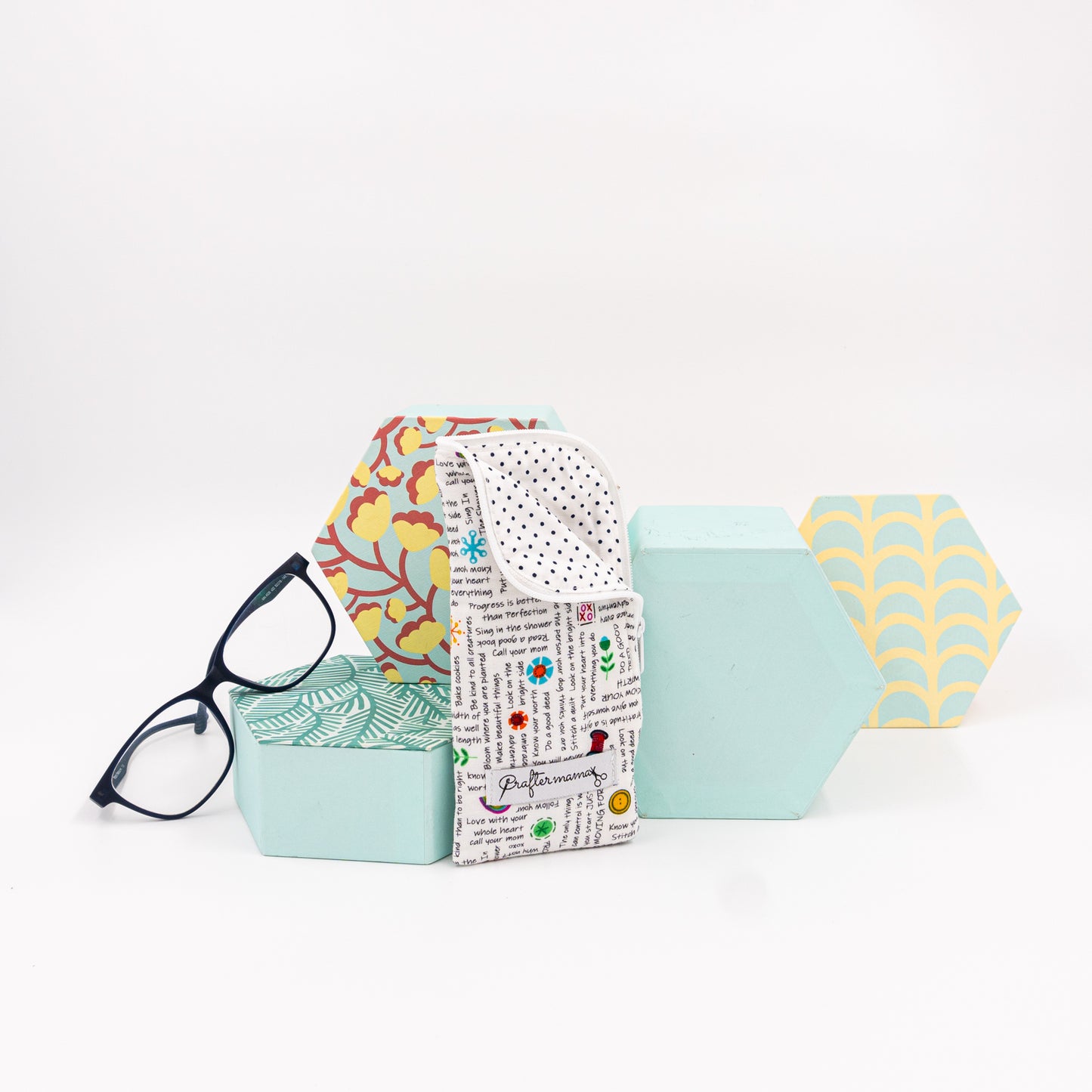 Θήκη γυαλιών σε άσπρο-μαύρο