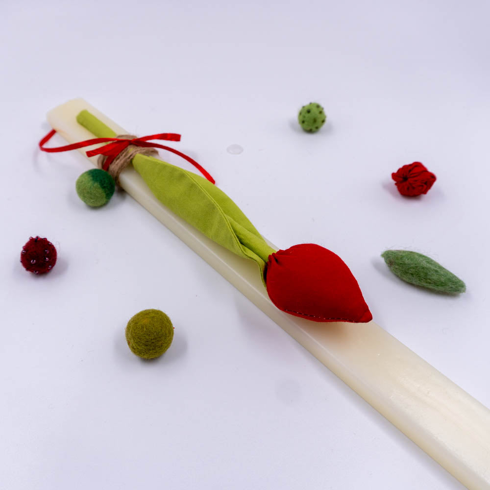 Λαμπάδα με κόκκινο λουλούδι