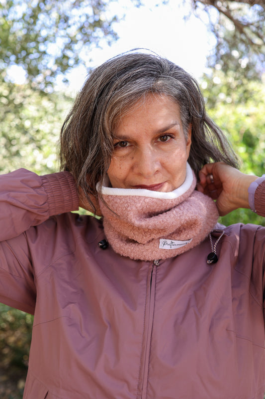 Κασκόλ λαιμού σε ροζ αποχρώσεις