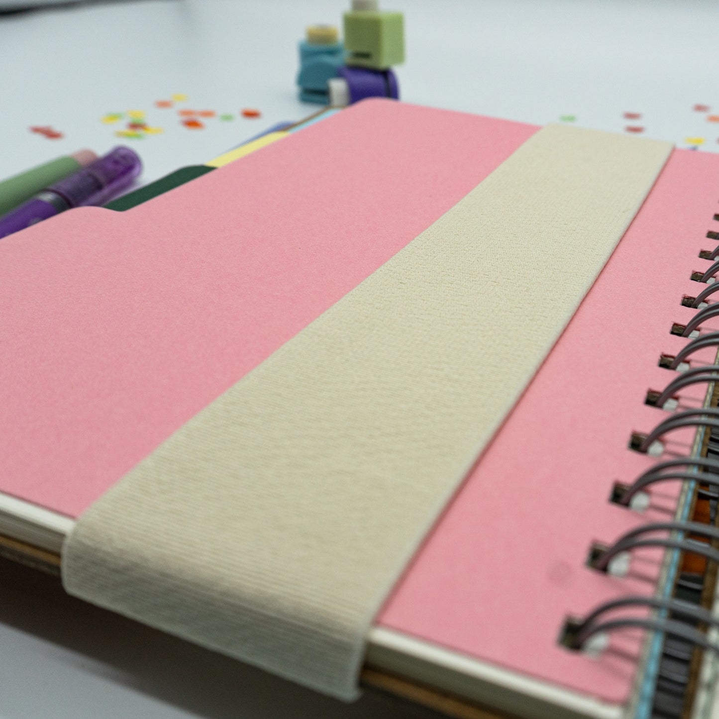 Κασετίνα τετραδίου με λάστιχο, σε ροζ αποχρώσεις