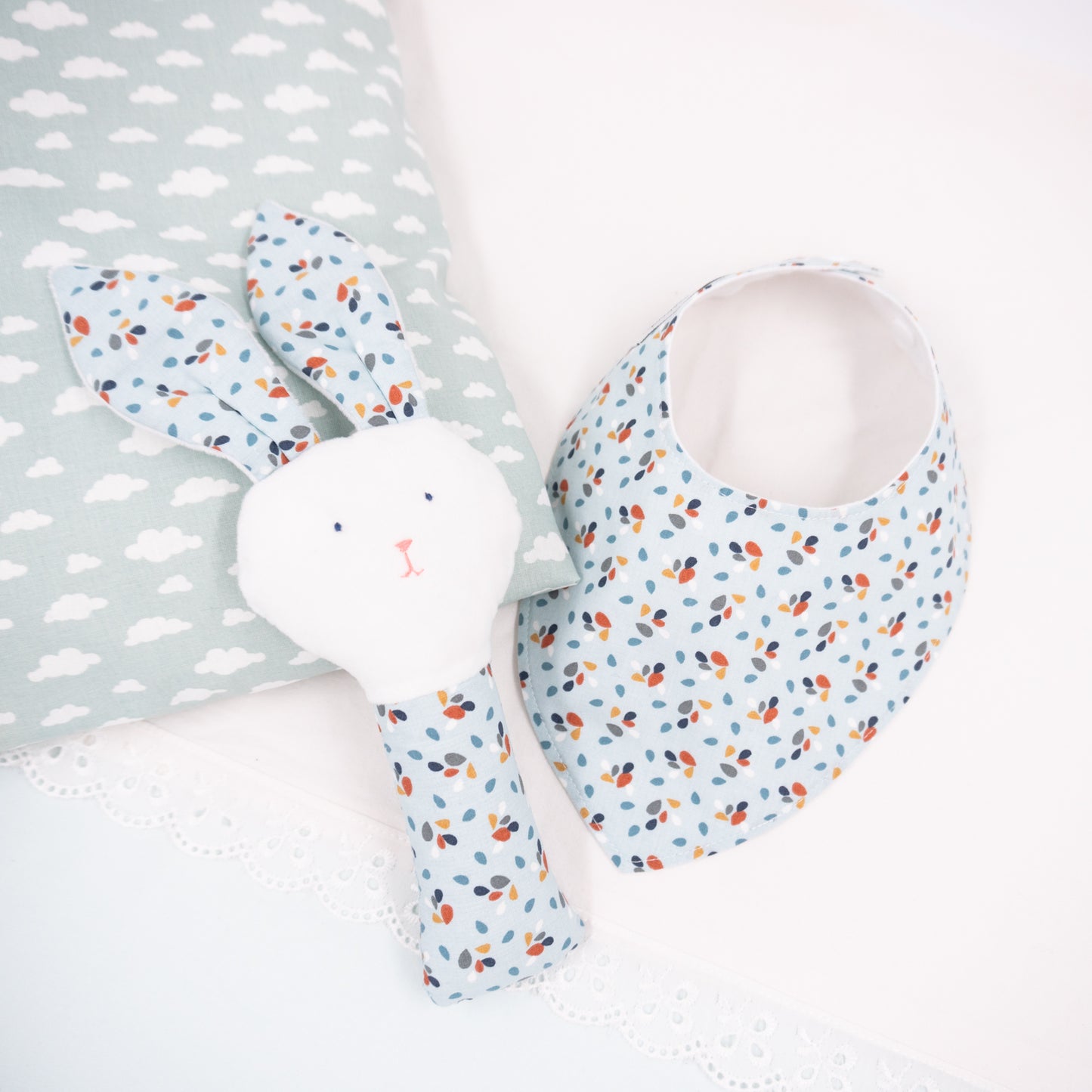 Σετ κουδουνίστρα κουνέλι με σαλιάρα