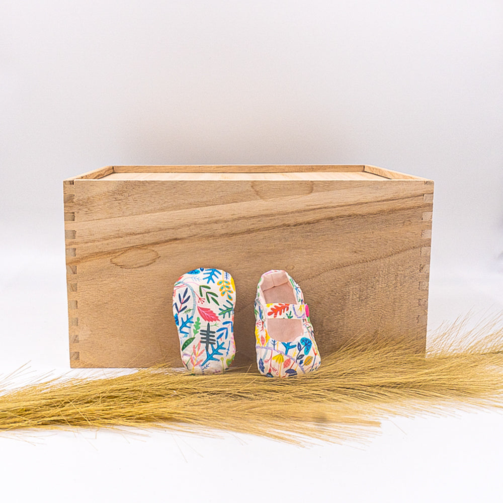 Παπουτσάκια αγκαλιάς πολύχρωμα φλοράλ