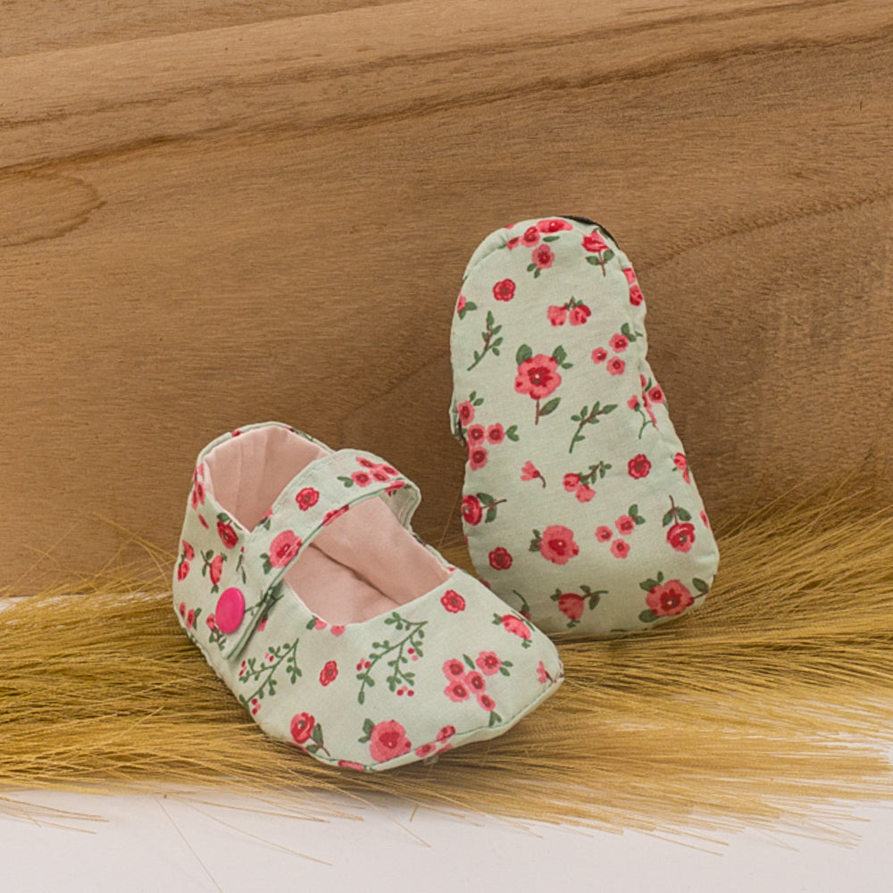 Λαμπάδα με παπουτσάκια αγκαλιάς βεραμάν floral