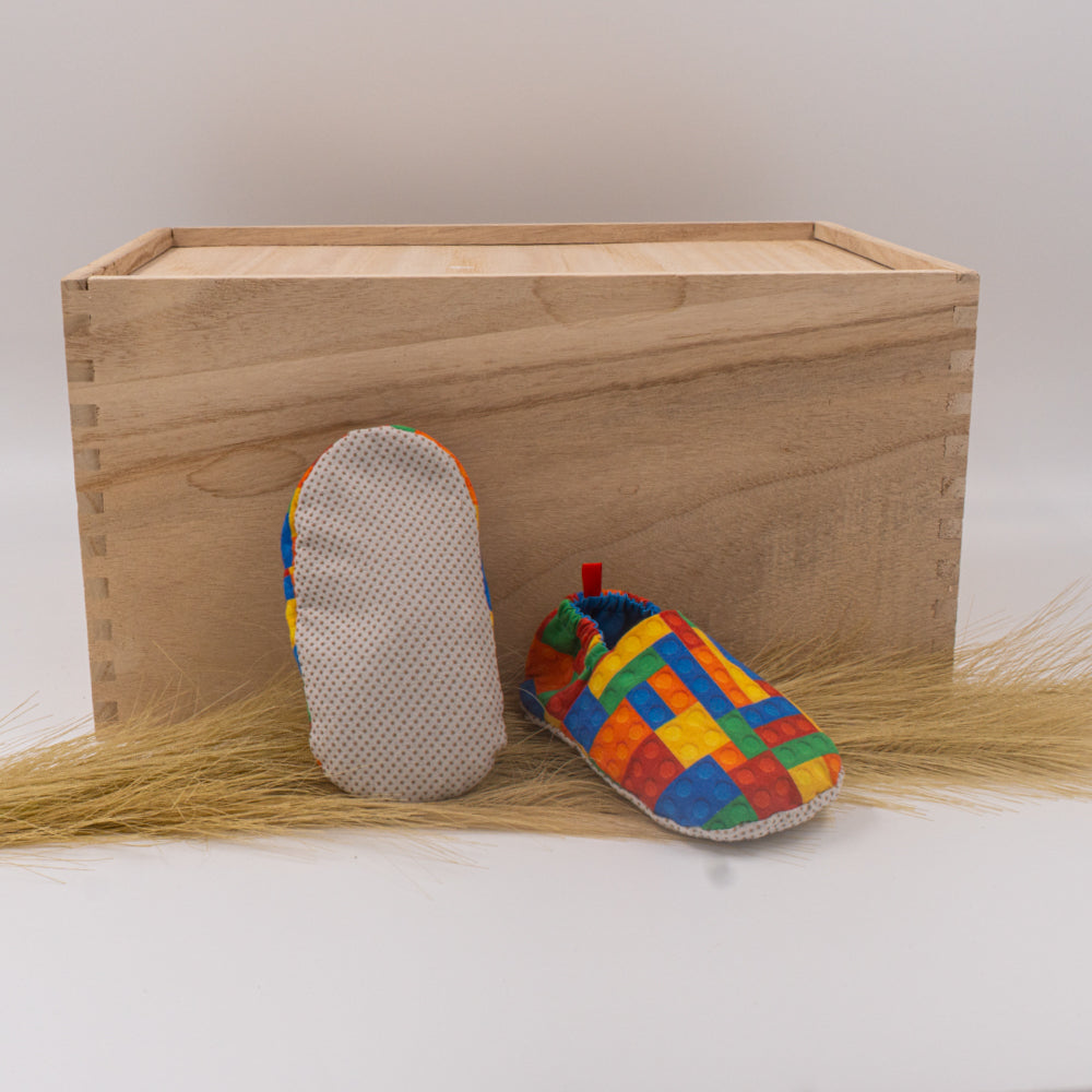 Η πρώτη του λαμπάδα, με παπουτσάκια αγκαλιάς