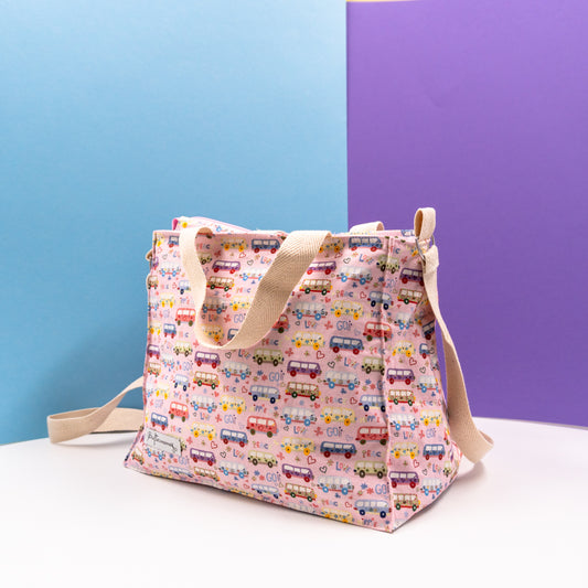 Τσάντα φαγητού με ιμάντα, χερούλια και φερμουάρ, σε ροζ χρώμα με αυτοκίνητα