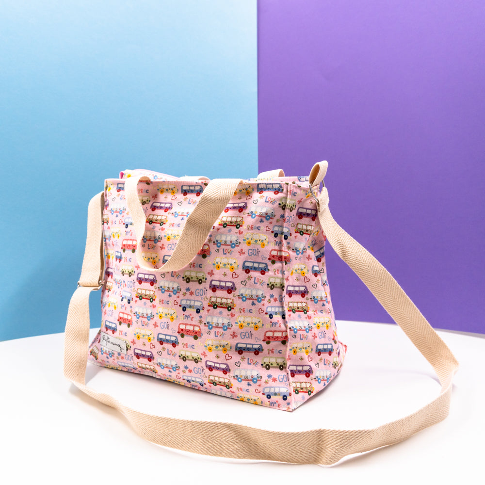 Τσάντα φαγητού με ιμάντα, χερούλια και φερμουάρ, σε ροζ χρώμα με αυτοκίνητα