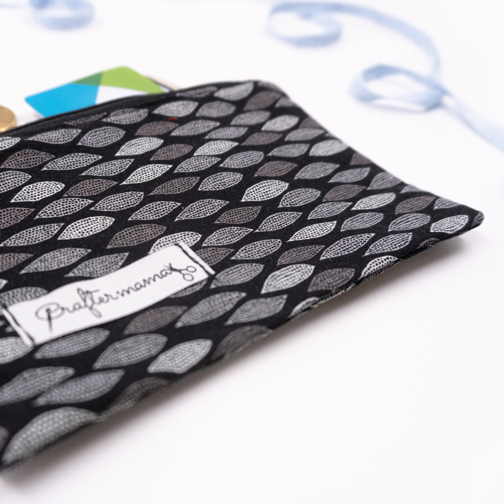 Πορτοφόλι με φερμουάρ, σε γκρι-μαύρo